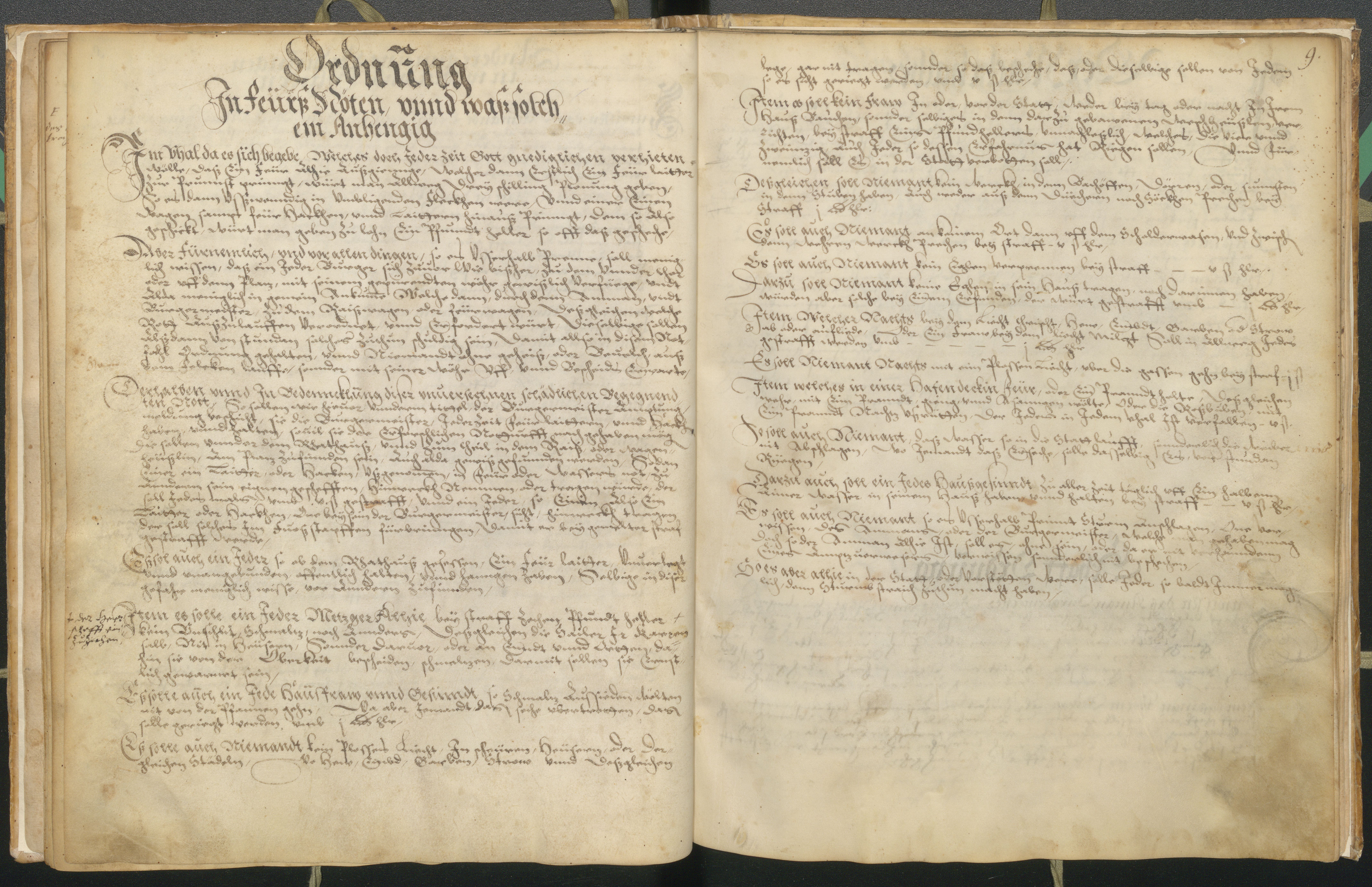 zu sehen ist ein Statutenbuch von Weilheim aus 1571, das älteste Stadtrecht 